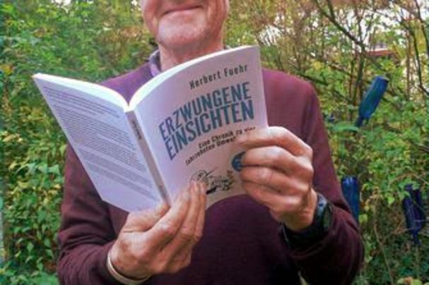 Herbert Fuehr mit dem Buch "Erzwungene Einsichten"